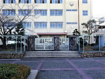 神戸市立高倉中学校まで220m