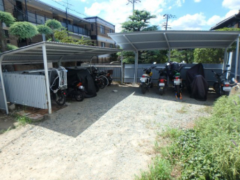 バイク置き場です