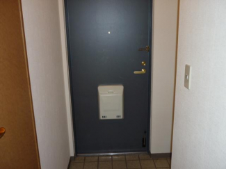 収納もある玄関です