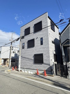 【前面道路含む現地写真】
