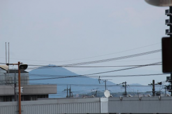琵琶湖対岸の山