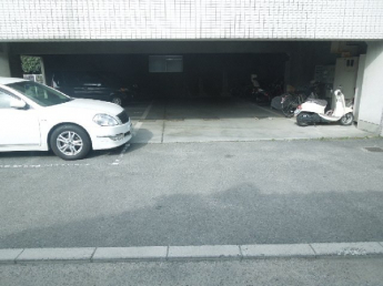 【駐車場】