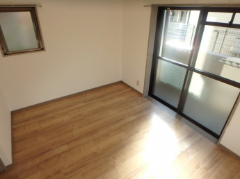 ゆったり過ごせる居間です