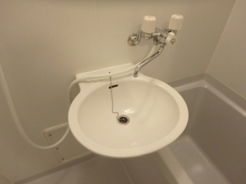 明るい洗面所です