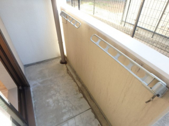 お洗濯にも便利なバルコニー付き