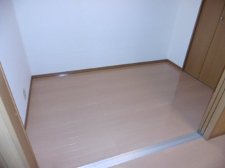 ゆったりした洋室です