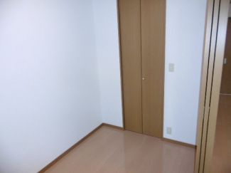 ゆったりした洋室です