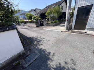 【前面道路含む現地写真】