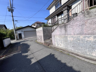 【前面道路含む現地写真】