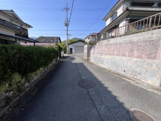 【前面道路含む現地写真】