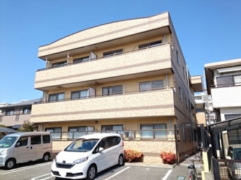 落ち着いた雰囲気の外観です
