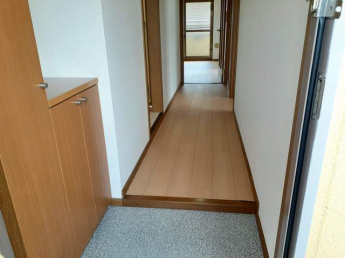 明るい色調の室内です