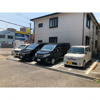 駐車場があるので、車を買う予定の方も安心です