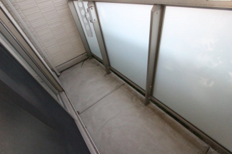 落ち着いた時間を過ごせるバルコニーです