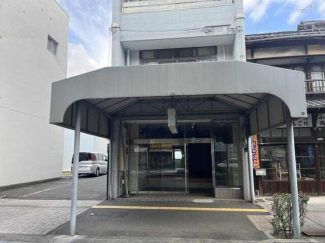 玄関前