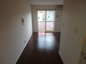 たっぷりの陽射しが射し込むお部屋です