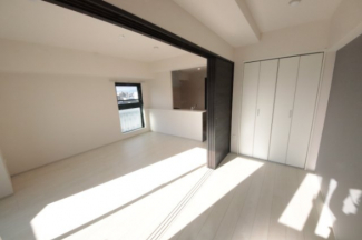 落ち着いて過ごせるお部屋なので、寝室にいかがでしょうか