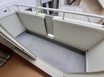落ち着いた時間を過ごせるバルコニーです