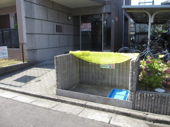 毎日通るエントランスはこのようになっています