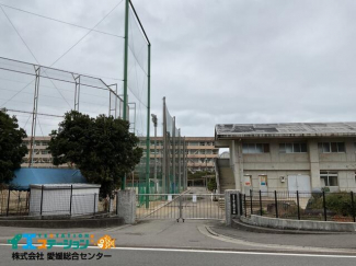 新居浜市立中萩中学校まで597m