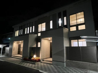 外観写真（夜）