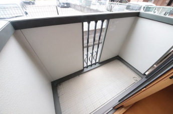 お洗濯にも便利なバルコニー付き