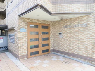 毎日通るエントランスはこのようになっています