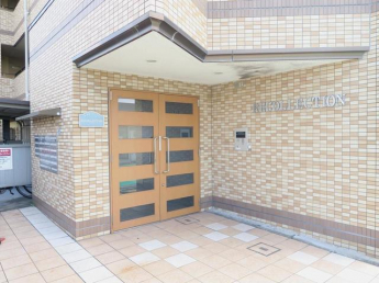 毎日通るエントランスはこのようになっています