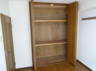 洋室のクローゼットです