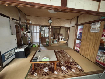 洋室の隣の和室６帖。　お隣の洋室とくっつけて大きなリビングに