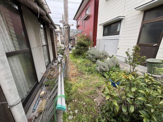 南側のお庭。　小さな家庭菜園可能です。