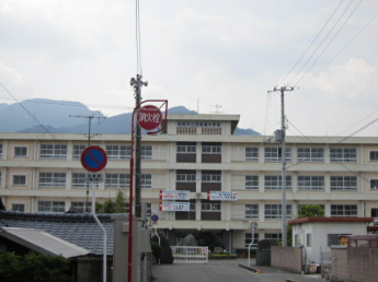 西条市立西条南中学校まで1102m