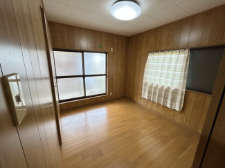 コンパクトで使いやすい洋室です