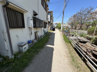 前面道路含む現地写真です