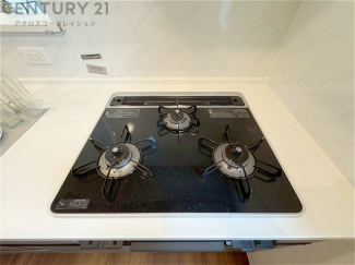 多数の調理器具を同時に使用でき、料理の効率化が可能。省エネで節約になり、様々な料理スタイルに適応できます。また、火力調整が独立しており、手入れや掃除もしやすく、今よりもっとお料理が楽しくなるかも。
