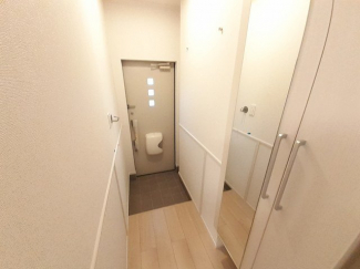 毎日通る玄関はこちらです