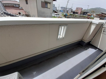 落ち着いた時間を過ごせるバルコニーです