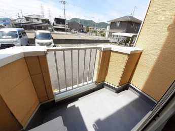 暖かな日差しのふりそそぐバルコニー