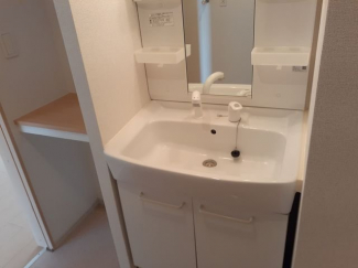 明るい洗面所です