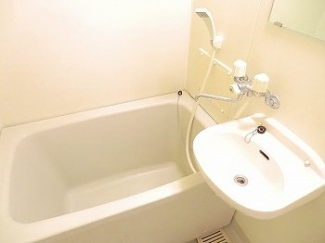 コンパクトで使いやすいお風呂です