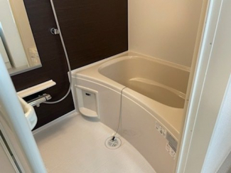 コンパクトで使いやすいお風呂です