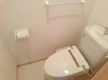 ゆったりとした空間のトイレです