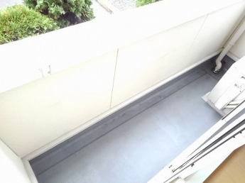 落ち着いた時間を過ごせるバルコニーです