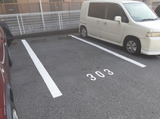 車をお持ちの方に嬉しい駐車場付きの物件です