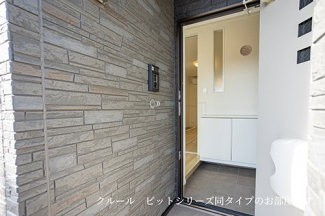 落ち着いた玄関です