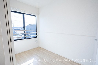 明るい色調の室内です