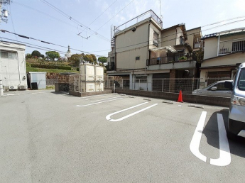 駐車場があるので、車を買う予定の方も安心です