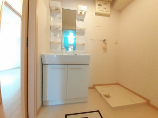 明るい洗面所です