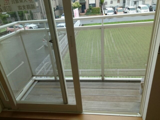 落ち着いた時間を過ごせるバルコニーです