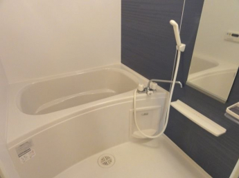 コンパクトで使いやすいお風呂です